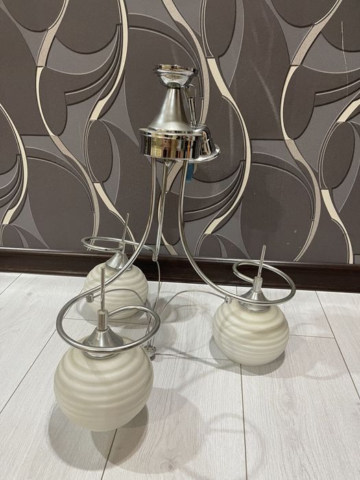 Люстра трехрожковая