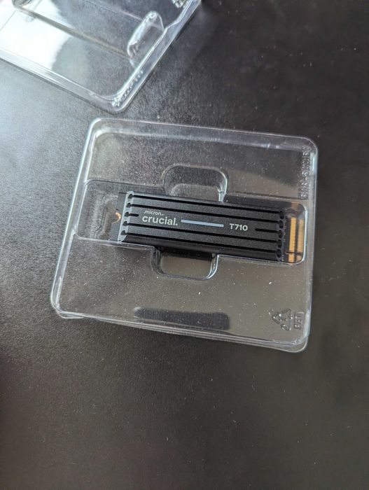 Crucial T710 SSD 2TB M.2 NVMe PCIe 5.0 with Heatsink