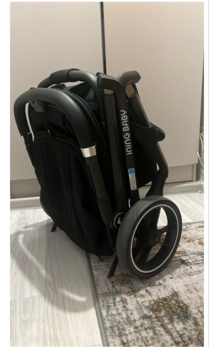 Продам коляску, черного цвета