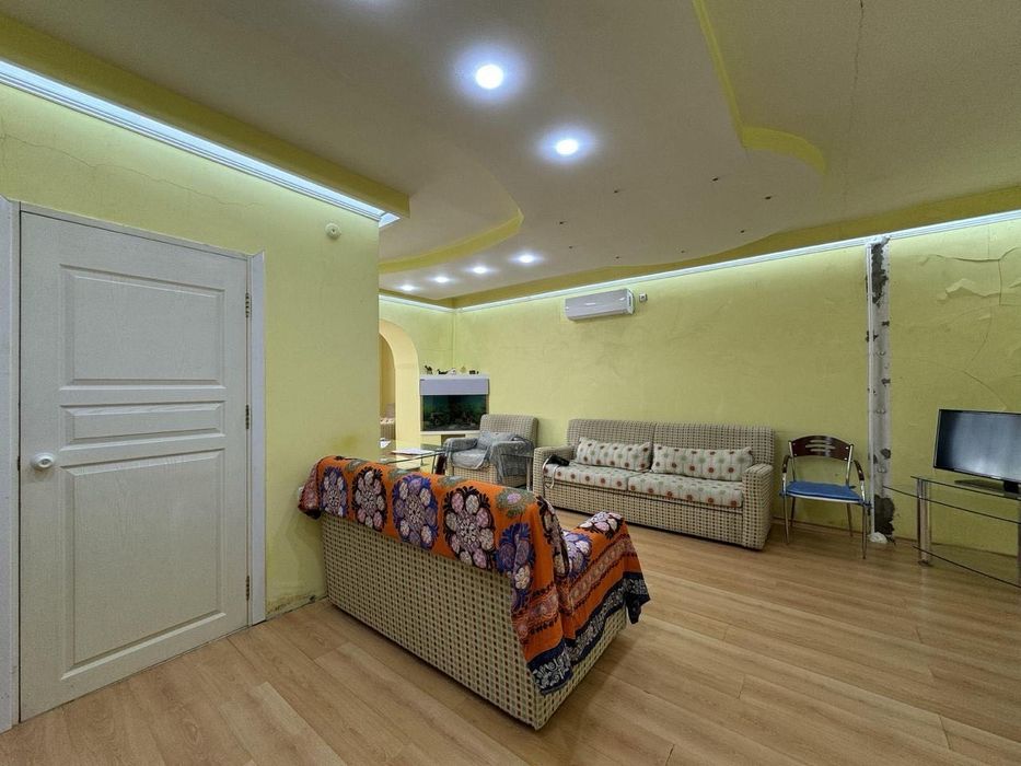 Космонавты МЕТРО 3/2/4 КВАРТИРА в ЦЕНТР Города ЦУМ Через Дорогу КИРПИЧ