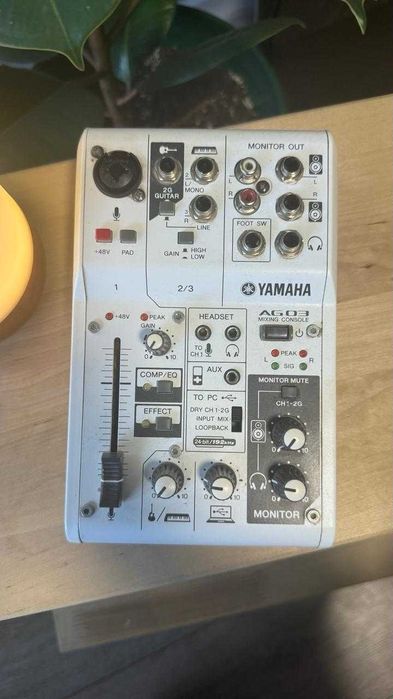 Продаю Yamaha AG03