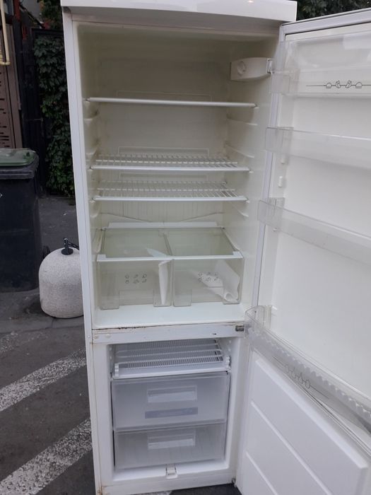 Combina frigorifica arctic indesit zanussi asigur transport