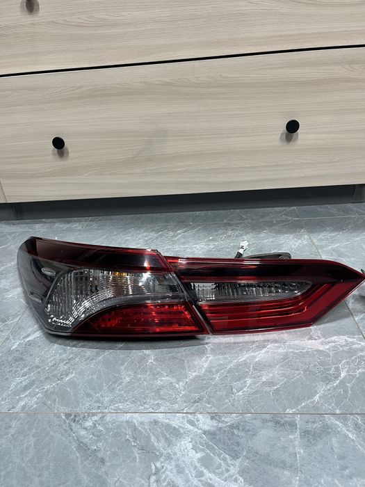 Оригинал фонарь Camry 75se