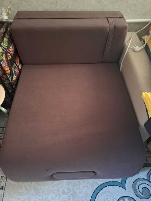 Кресло-кровать продам.