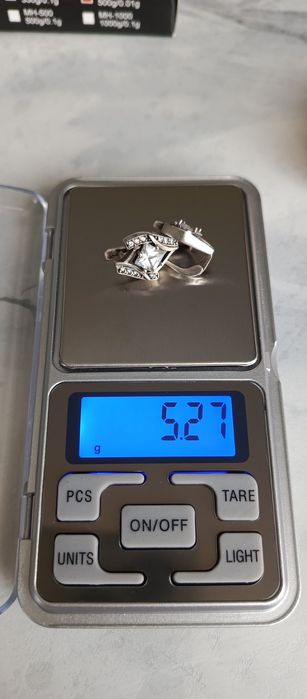 Продам серебрянный комплект.