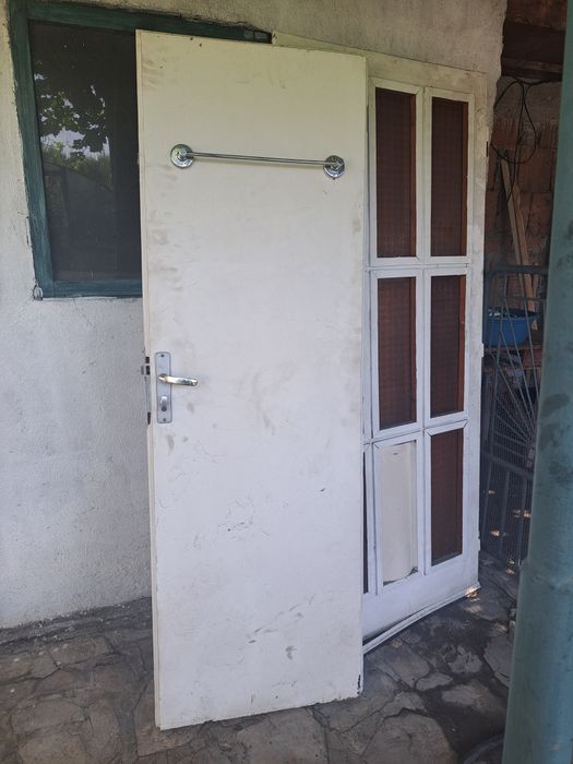 Дървени врати от панелен апартамент