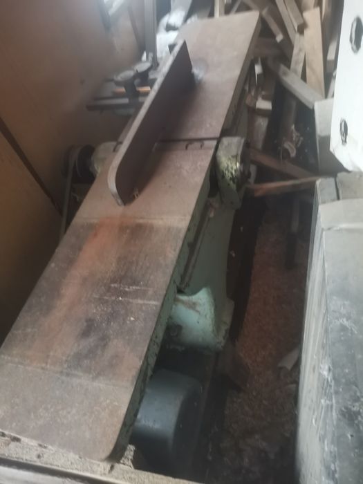 Продавам дърводелски машини, 5 форгона и 3 гаража