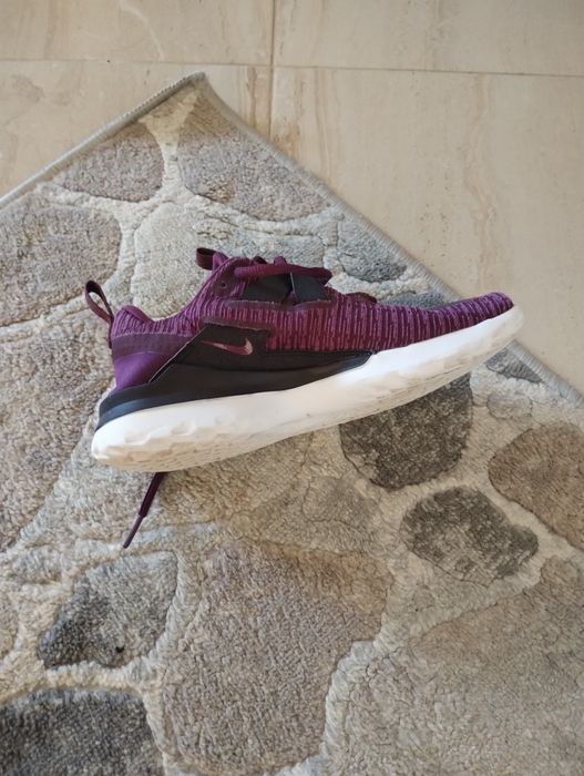 Дамски спортни обувки на Найк