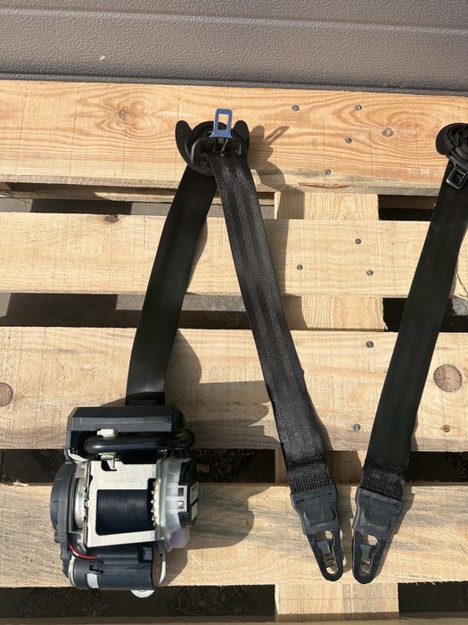 Предни колани AUDI A8 D5 0589P1000799