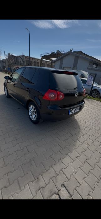 Vand Volkswagen Golf 5 in stare buna motor 1.6