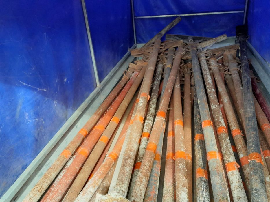 Vând popici metalici și teuri