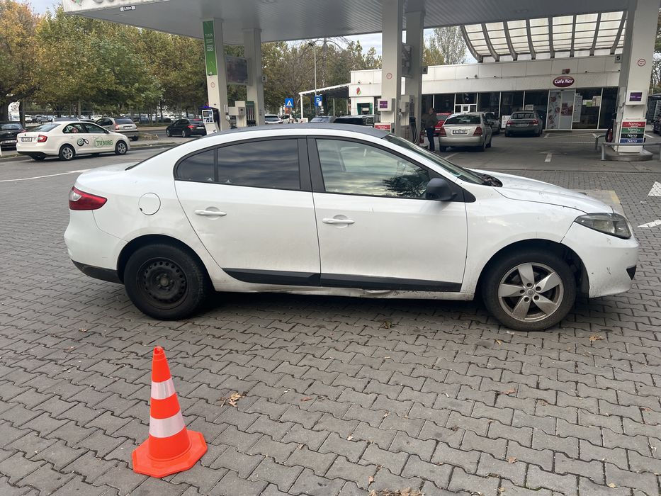 Dezmembrez renault fluence