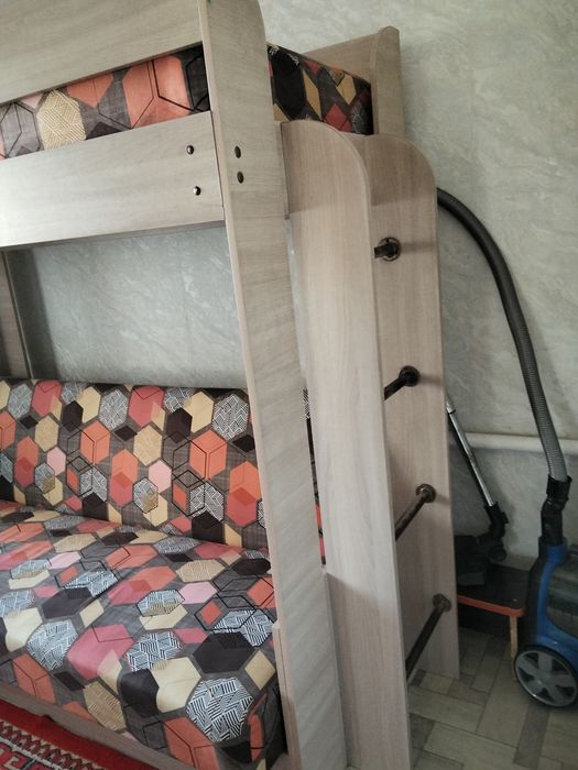 Продам 2 х ярусную диван-кровать
