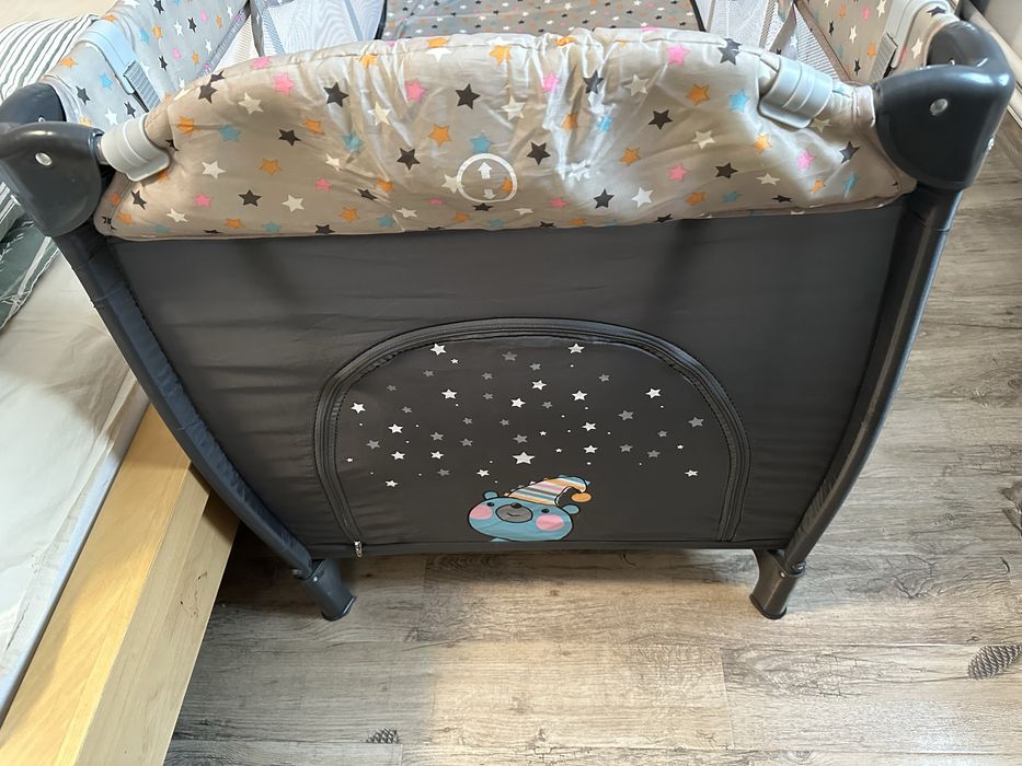 Patut bebe cu plapumioara si perna cu 3 cearceafuri de schimb