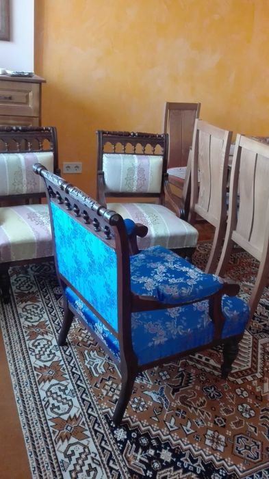 Стилни старинни холни столове