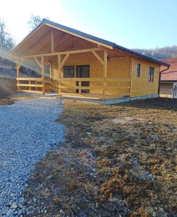 Vindem cabane din lemn