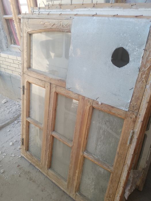 Eshik derazalar sotiladi