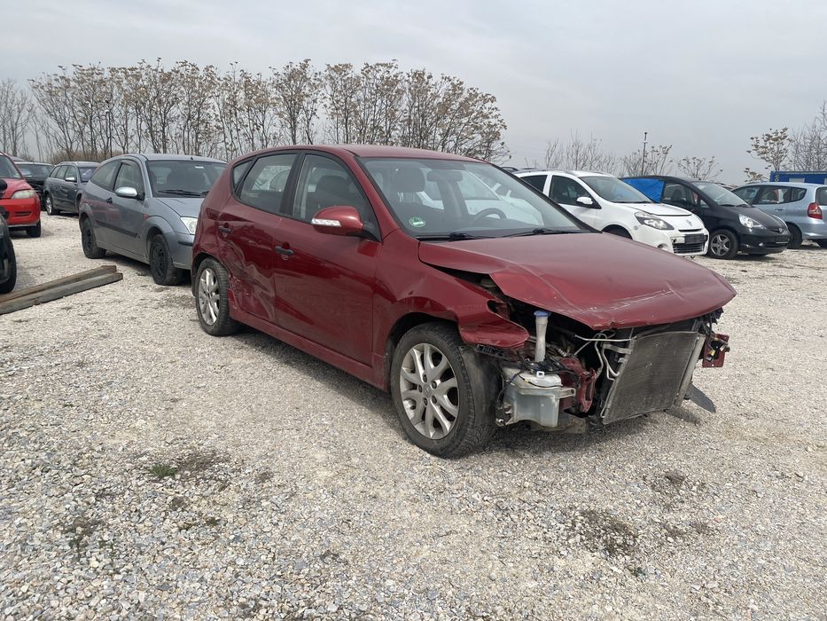 Хюндай и30 1.6 дизел 90кс на части