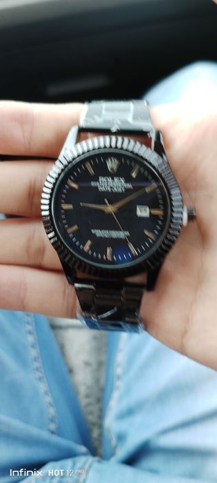 Продаю часы watching