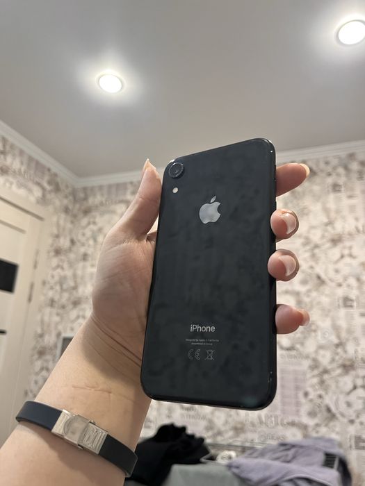 Продам iPhone XR 64GB