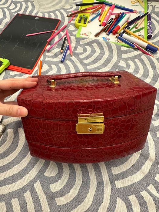 Шкатулка для украшении бордовая