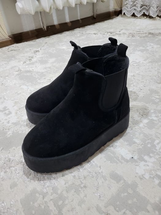 Продам зимние угги