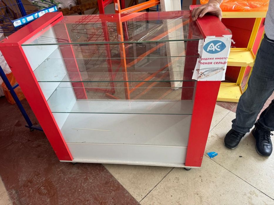 Продаются стеклянные полки витринные