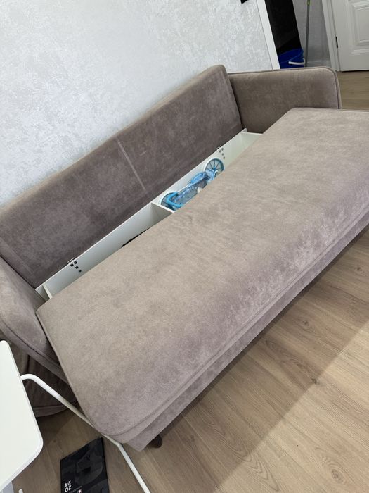 Срочно продаю диван