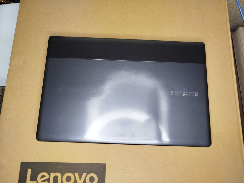 Продается Samsung Laptop 300E intel Core i3 4/512Gb ideal sotiladi