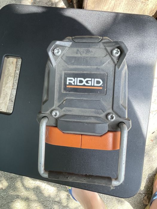 Lanterna Cu Led Ridgid 18V AEG model R8691 impecabile doua functii ,Lumina de veghe