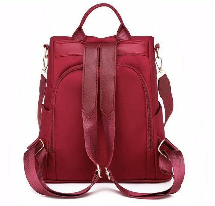 Елегантна дамска раница в бордо - стилна и практична
