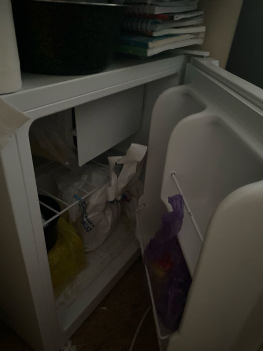 Холодильник маленький  40000