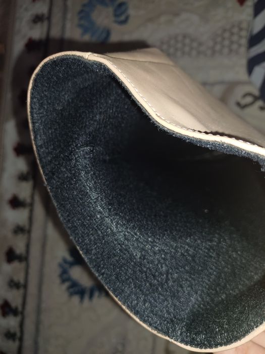 Осенние ботинки бежевого цвета