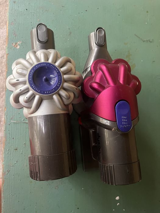 2x aspiratoare Dyson