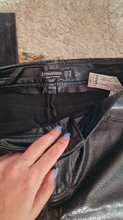 Pantaloni de piele Stradivarius