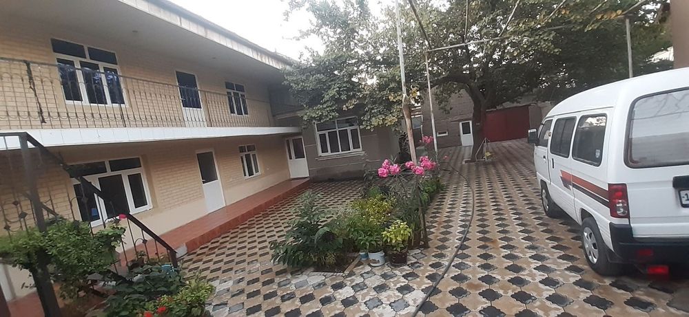 Selinada hovli uy sotiladi.