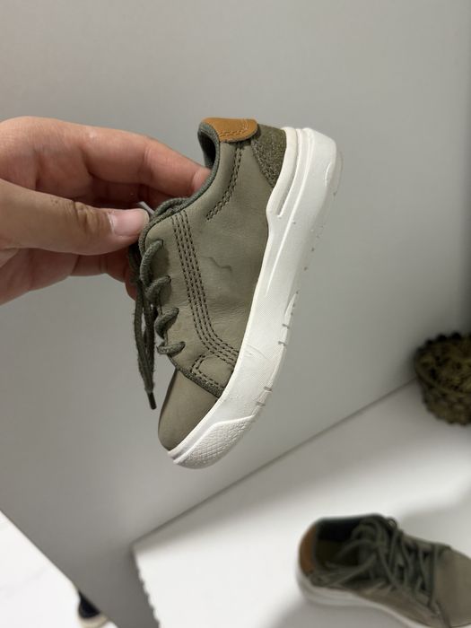 Продам детские кроссовки timberland