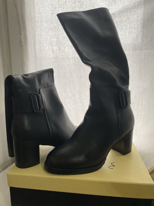 Срочно продам сапоги новые