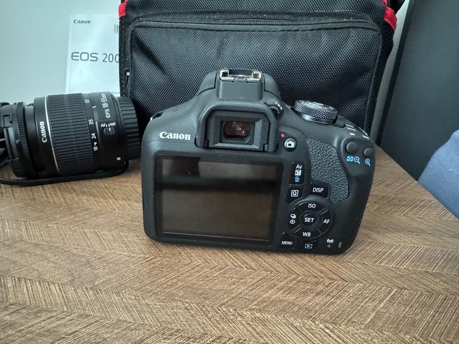 Фотоапарат Canon EOS 2000D