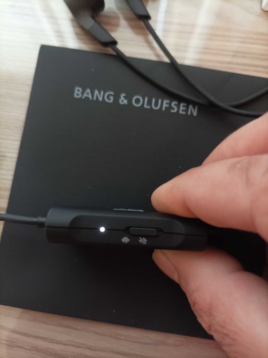 Bang & Olufsen E4 active noise cancellation earphones