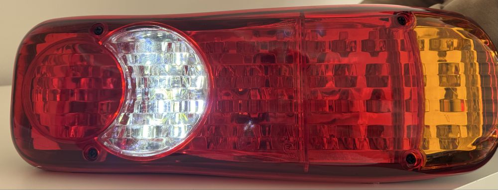 КОМПЛЕКТ LED стоп 5 функции 24V за камион, бус, ремарке (мигач/габарит/мъгла)