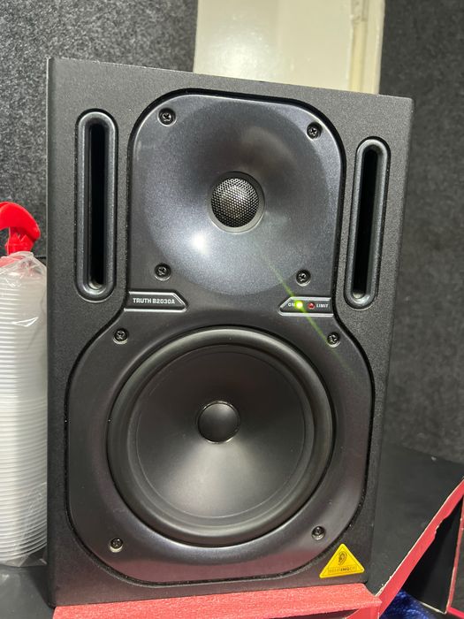 Behringer Truth B2030A studiniy monitor