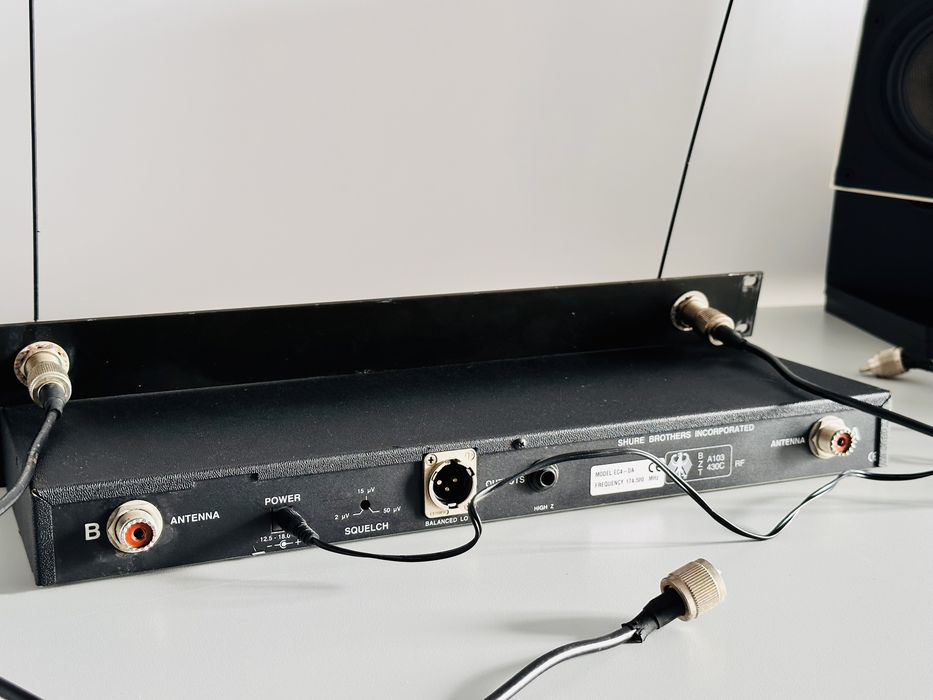 Receptor microfon wireless Diversity SHURE EC4+antenă SHURE WA440