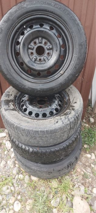 Диск с покрышком 15 размер стояла камри 10