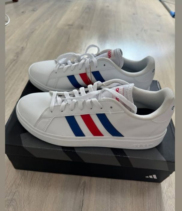 Новые кроссовки Adidas