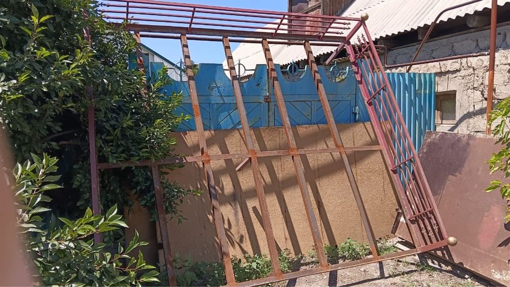 Тапчан железный продаем Самовывоз