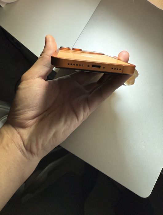 Продам iphone xr корпусе iphone 17 pro