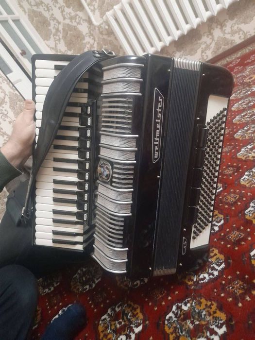 Аккардион s4 сотилади.