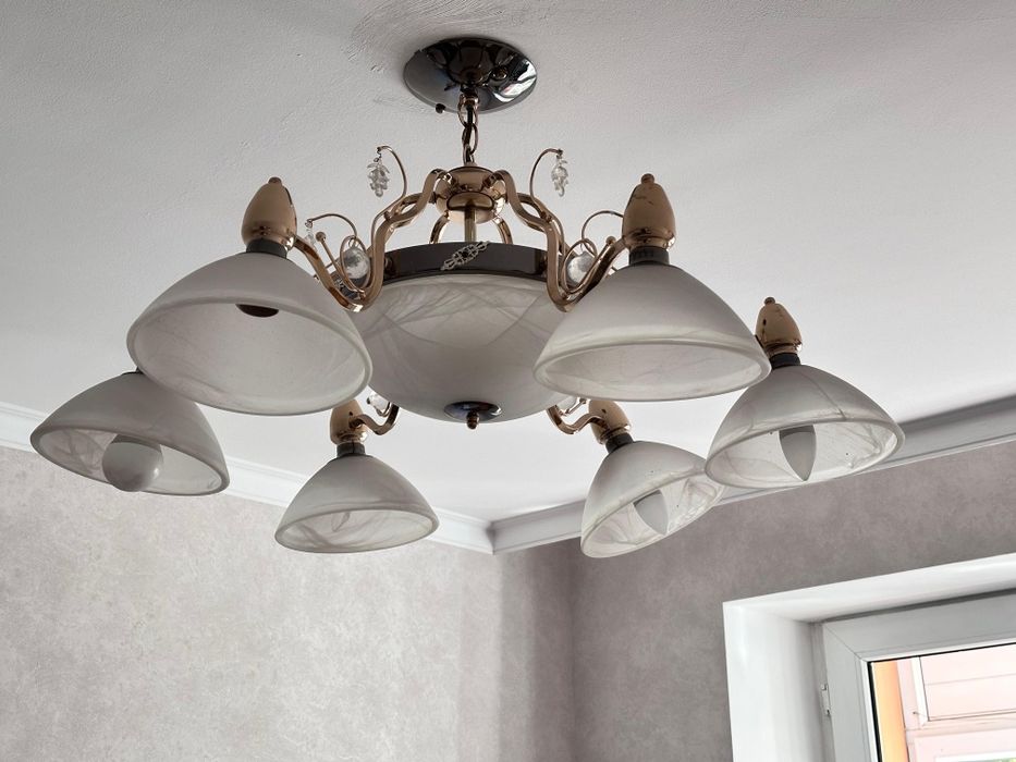 Срочно продам 2 люстры