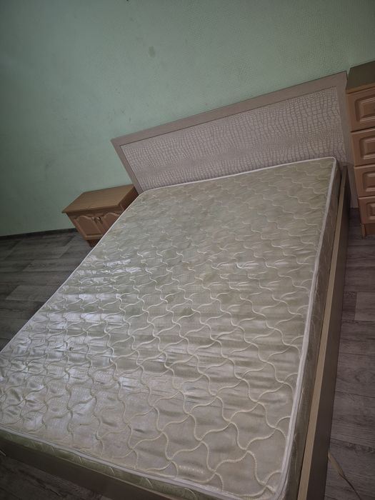 Продам Кровать 2х спальная с матрасом